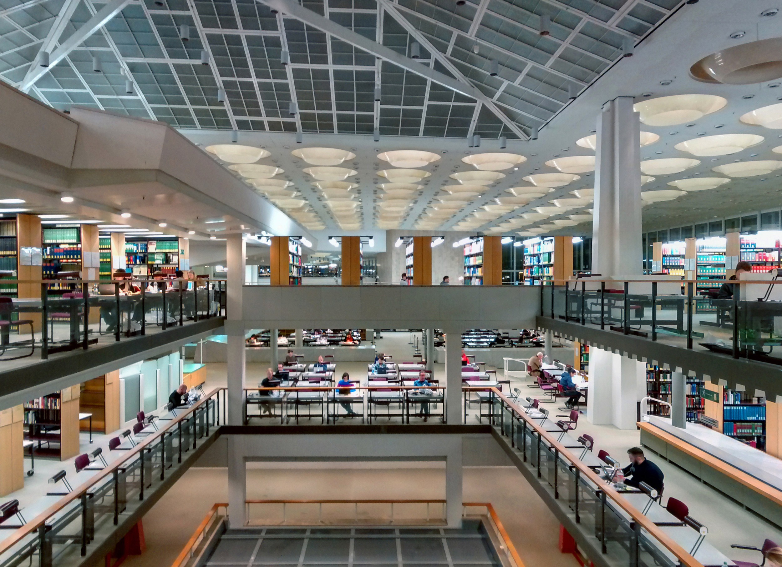 Lesesaal im Haus Potsdamer Straße der Staatsbibliothek zu Berlin